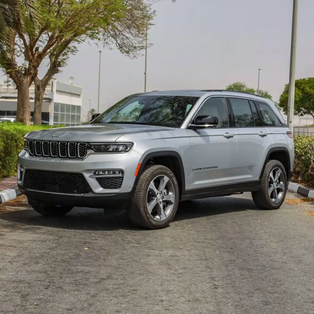 2023 grand cherokee limited silver scaled